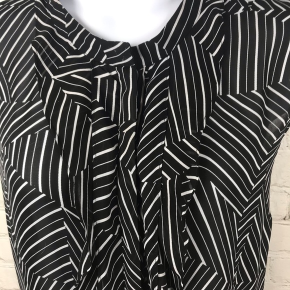 Worthington Black White Geometric Ruffle Front Top - Picture 3 of 9